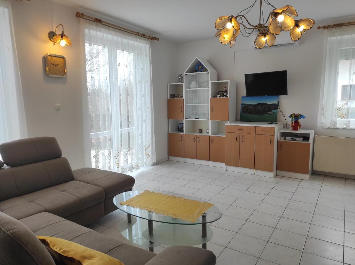 Badacsony Apartmanhaz Badacsonytomaj Exterior foto