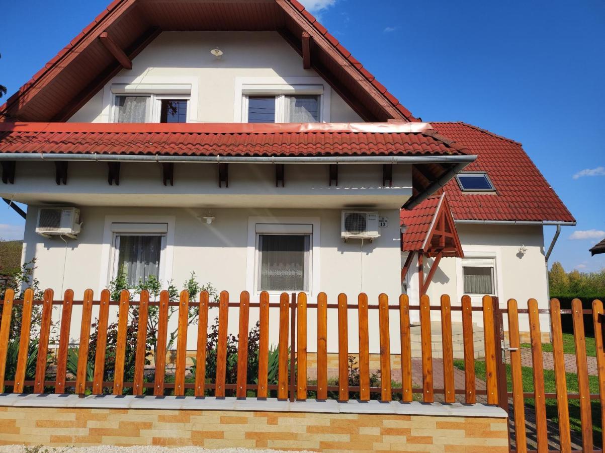 Badacsony Apartmanhaz Badacsonytomaj Exterior foto